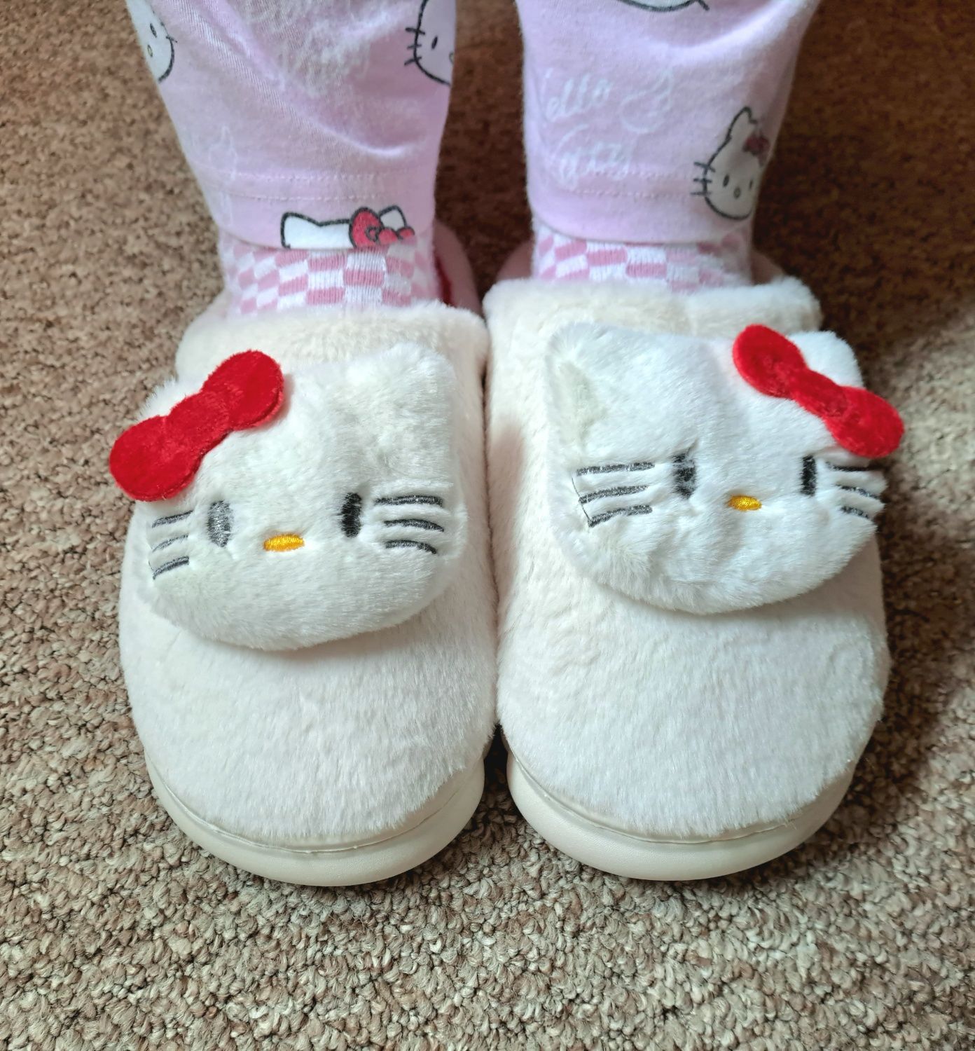 Papuci de casă Hello kitty papuci Hello kitty pufoși