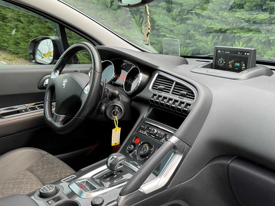 Peugeot 3008 Hybrid 4 x 4 Alure 200 cp