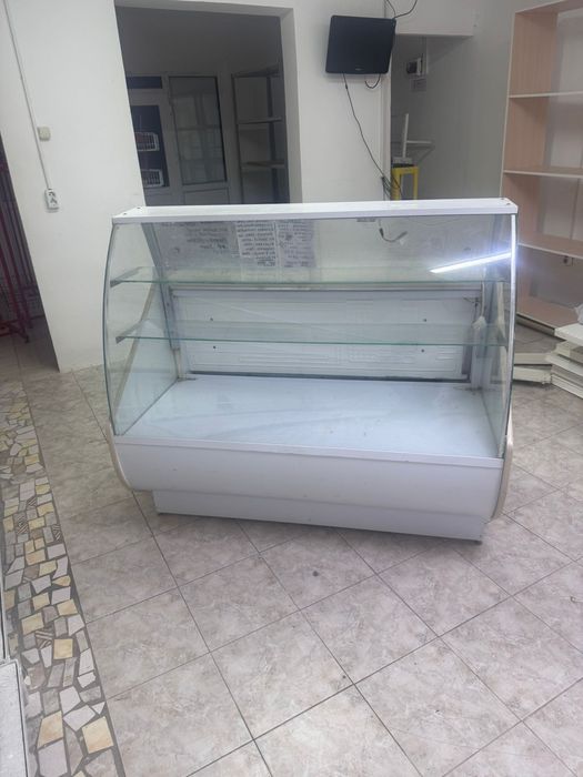 Ветрина холодильник