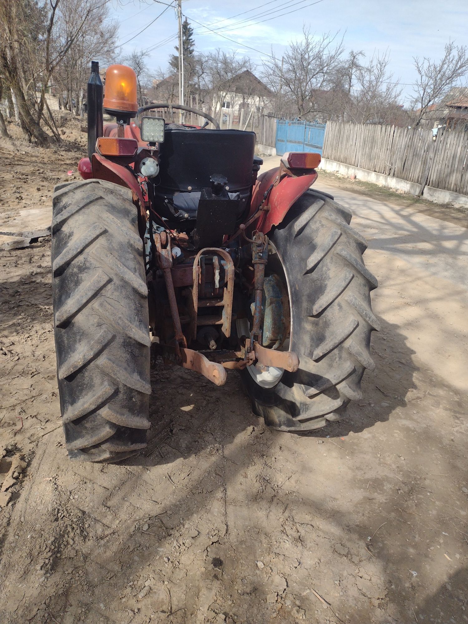 Tractor universal viticol vr 445