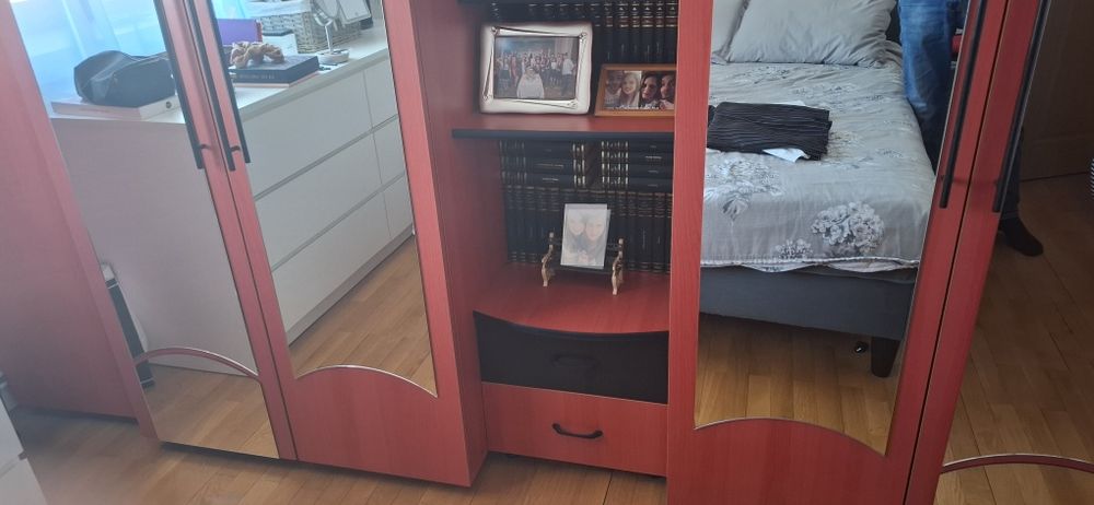 Vand dulap pret usor negociabil