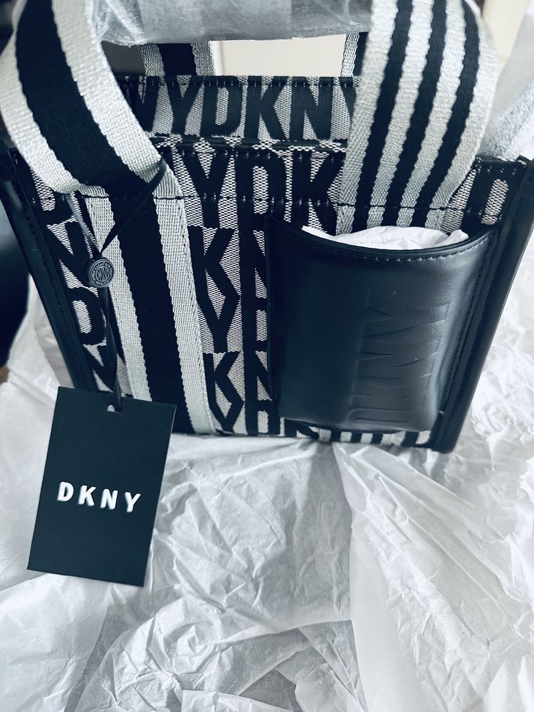 Geanta DKNY noua cu eticheta.