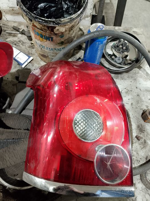 Продам  стопари Тойота Авенсис