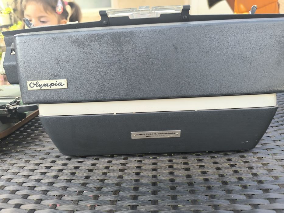 Mașină de scris Olympia vintage – Made in Western Germany