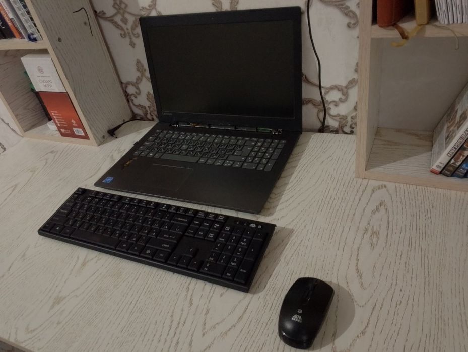 Lenovo , holati yaxshi. Pul zarur shunga sotishim kerak