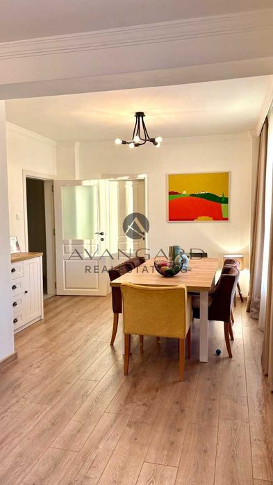 Продава се Тристаен апартамент в Пловдив, Център - 110 кв.м за 2939 €/кв.м - Снимка #3