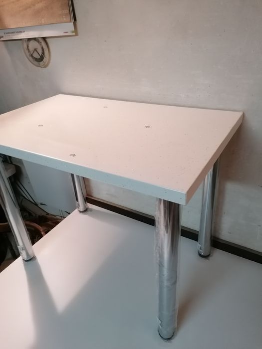 Vand masa bucatarie noua