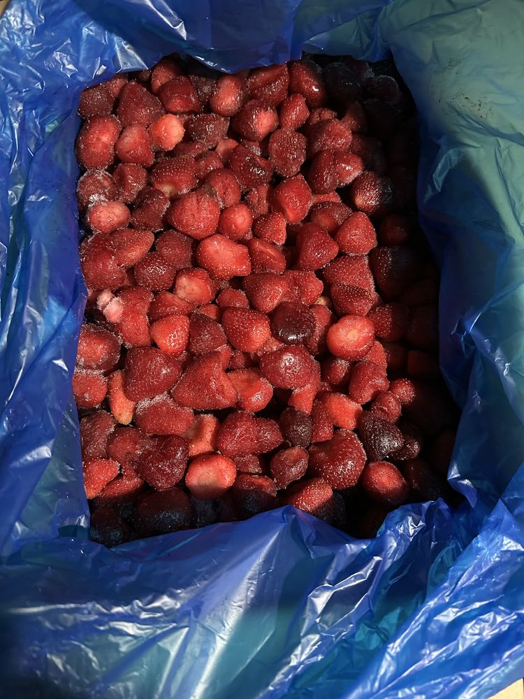 Малина клубника вишня свежемороженная ягода