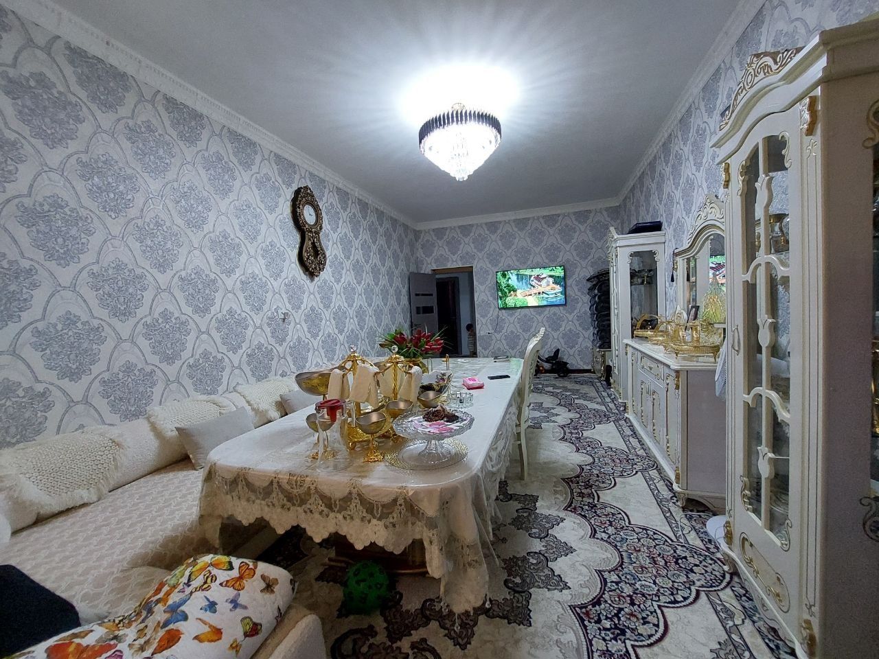 Продаю 3 ком квартира на 3 этаже 4 этажного дома. Гузаль маххаля.