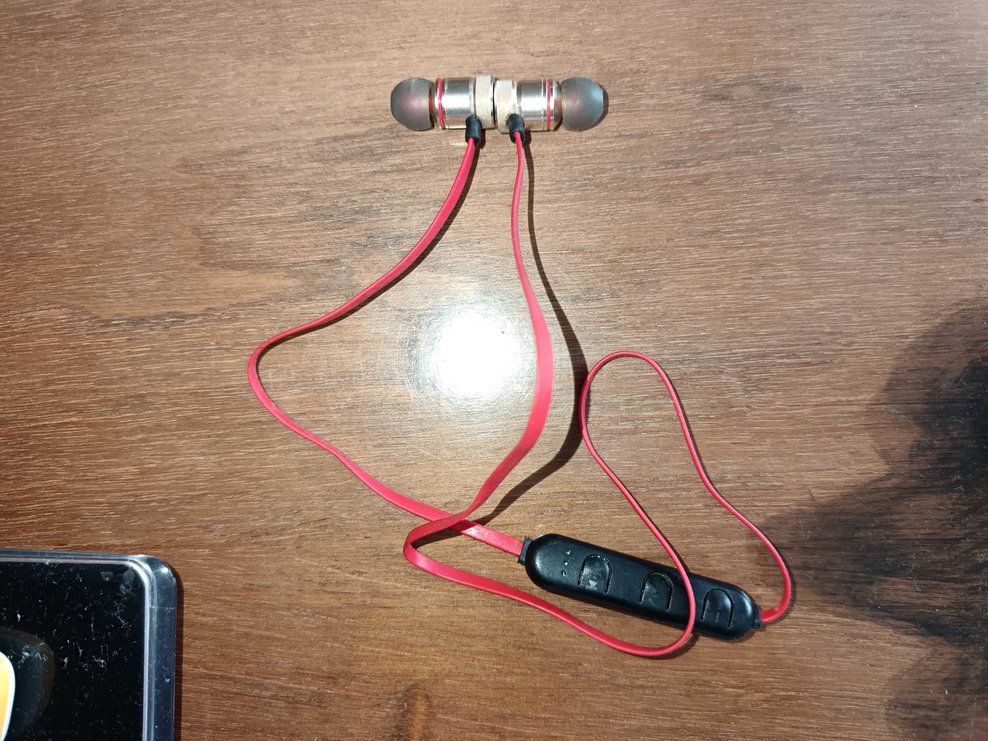 Комплект из трех Bluetooth наушников Uchta simsiz naushniklar majmuasi