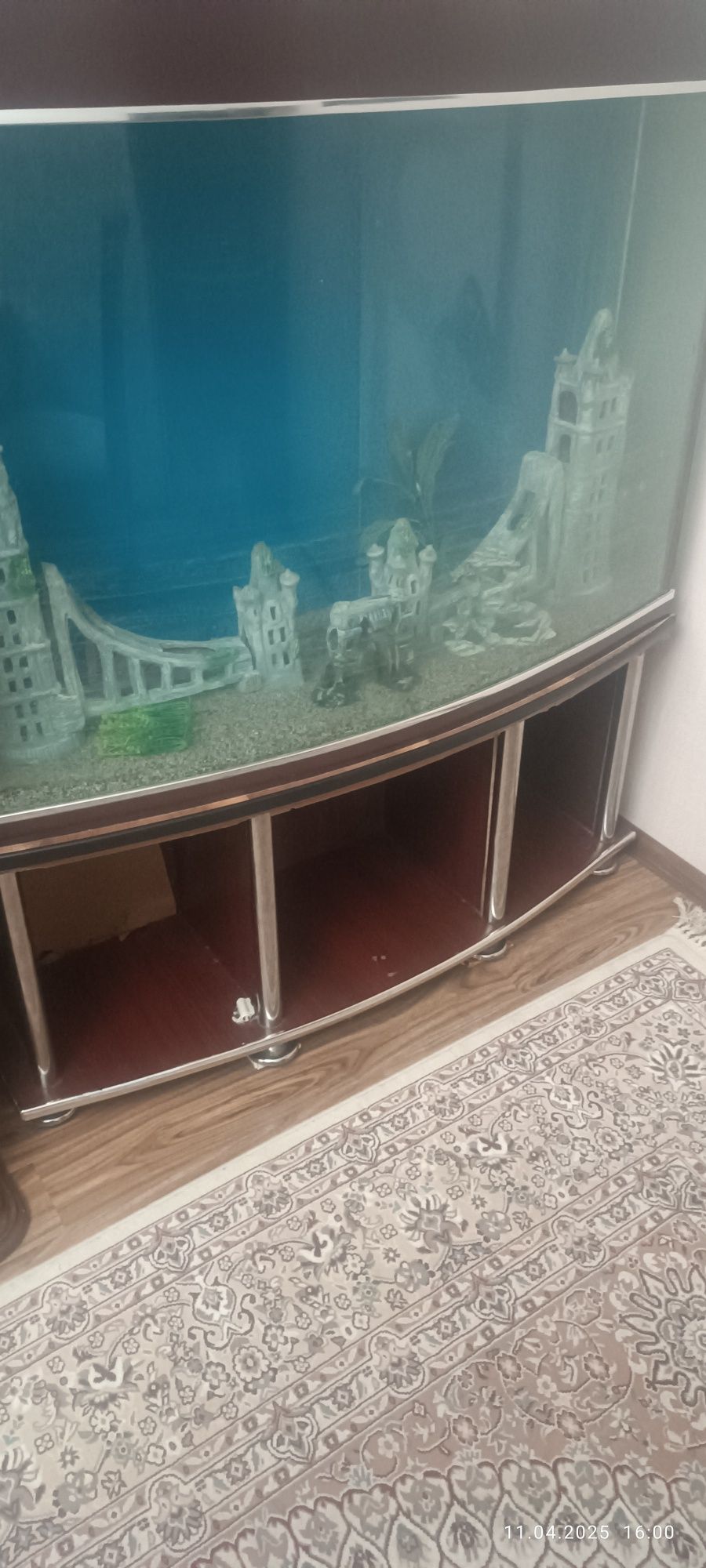 Аквариум сотилади