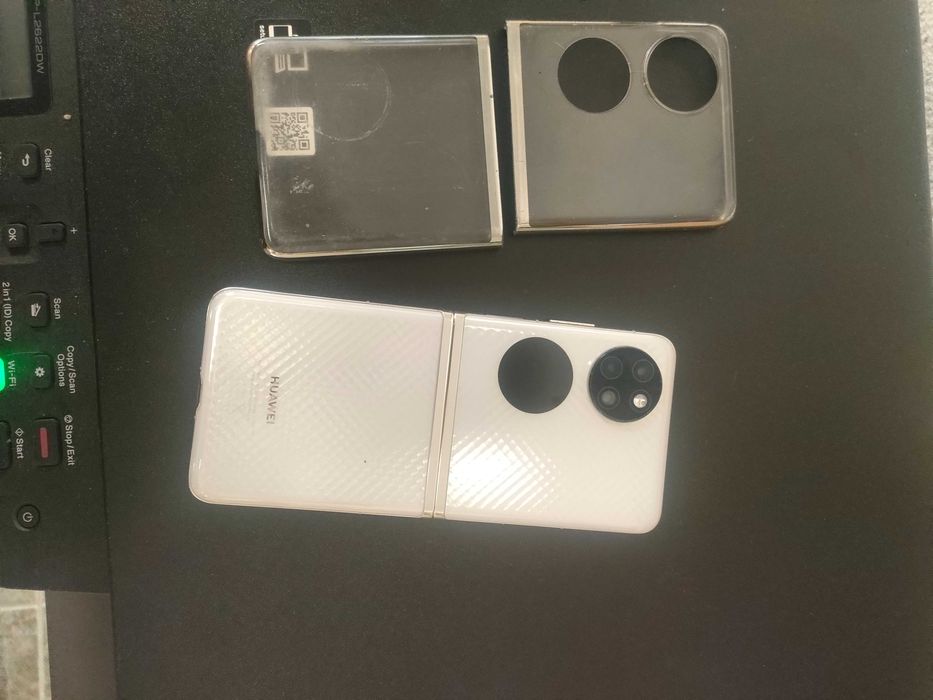 Huawei p50 pocket за части.