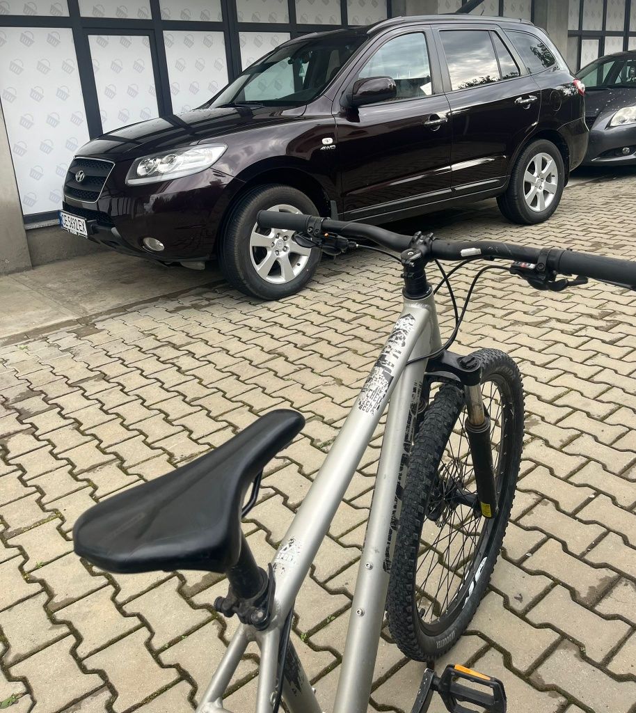 Bicicletă Cross.