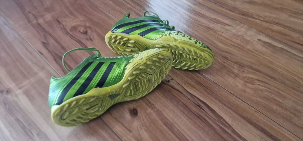 Стоножки adidas футболни обувки