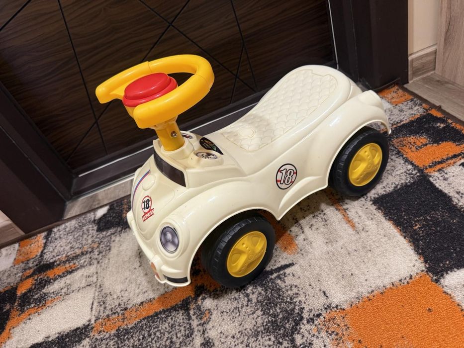 Детска Кола за бутане с крачета