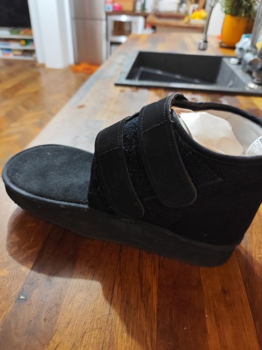 Ортопедична обувка - при контузии и навяхвания, следоперативна