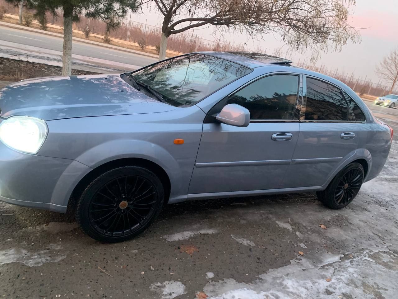 Продается лассетти 1.8 автомат  2010г