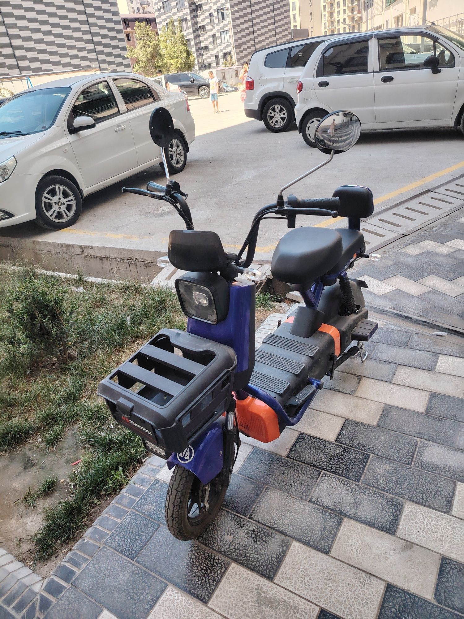 QIu Motors Skuter sotiladi