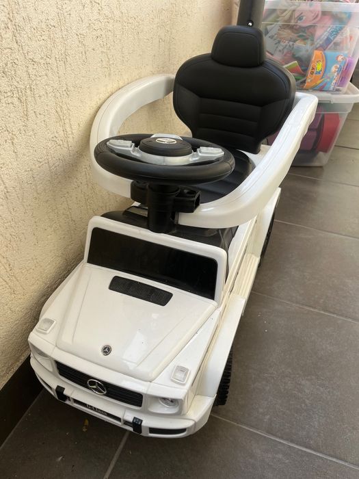 Ride-on кола с дръжка Mercedes