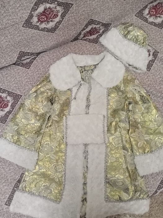 Новогодний костюм  Снегурочки  на возраст 5-6 лет