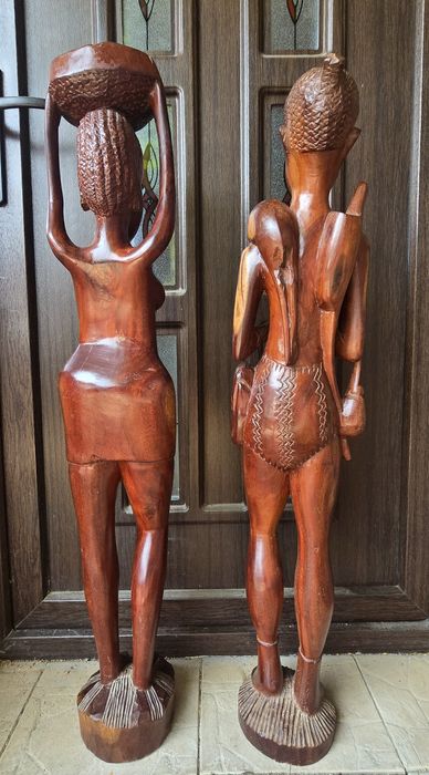 Doua statuete abanos înălțime 1 metru, greutate 16 kg.