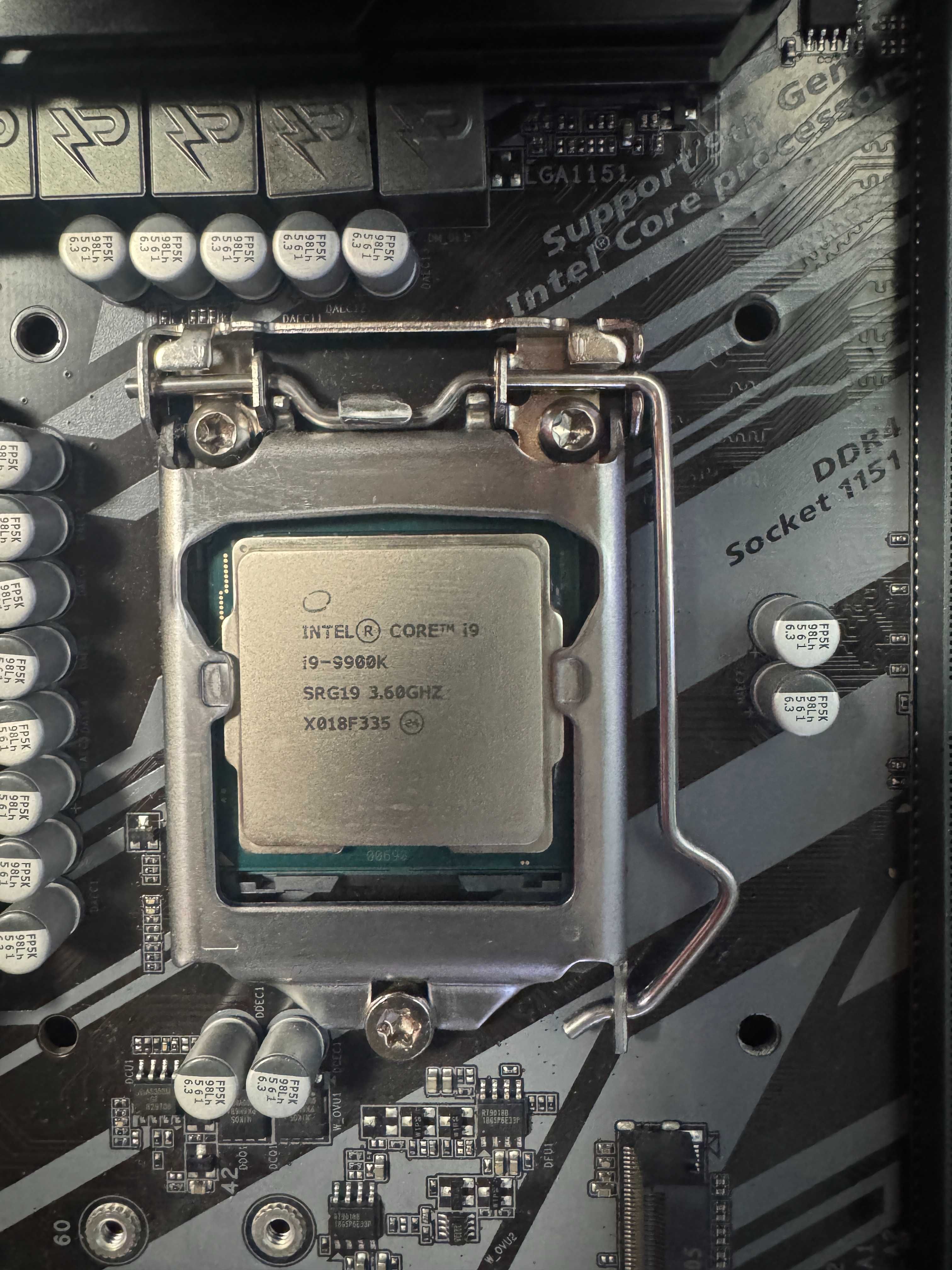 Дънна платка GIGABYTE z390 UD + 2x8GB Corsair