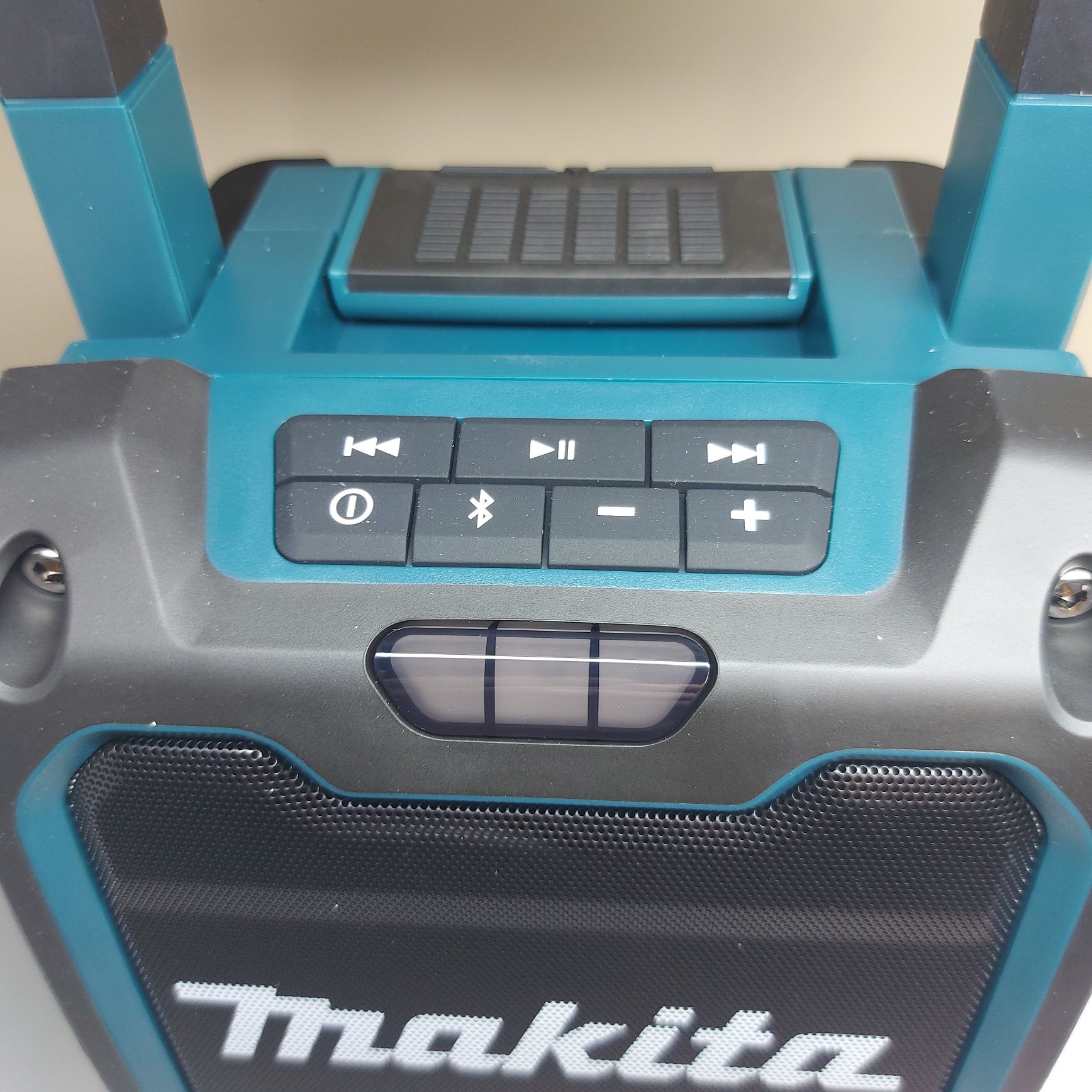 Акумулаторна блутут колона MAKITA DMR200