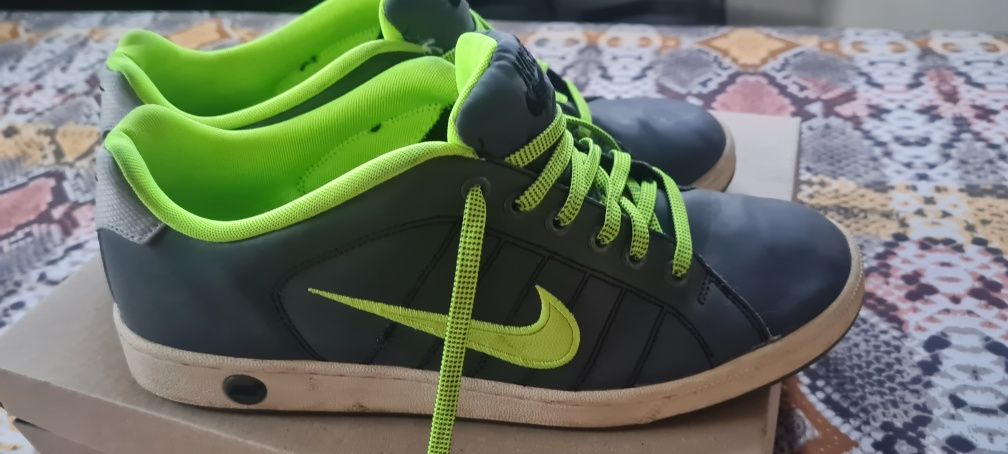 NIKE оригинални спортни обувки ,размер 46