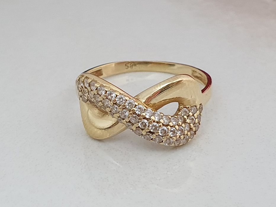 Inel din aur de 14K model Infinit cu pietre semiprețioase albe