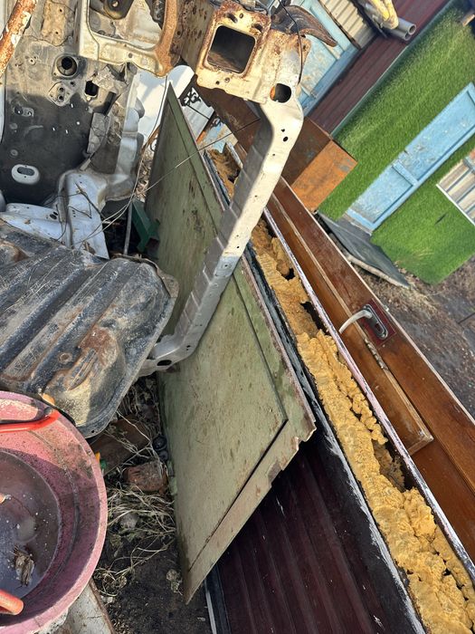 Дверь железьный. .   .