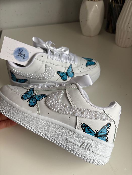 Ръчно нарисувани обувки