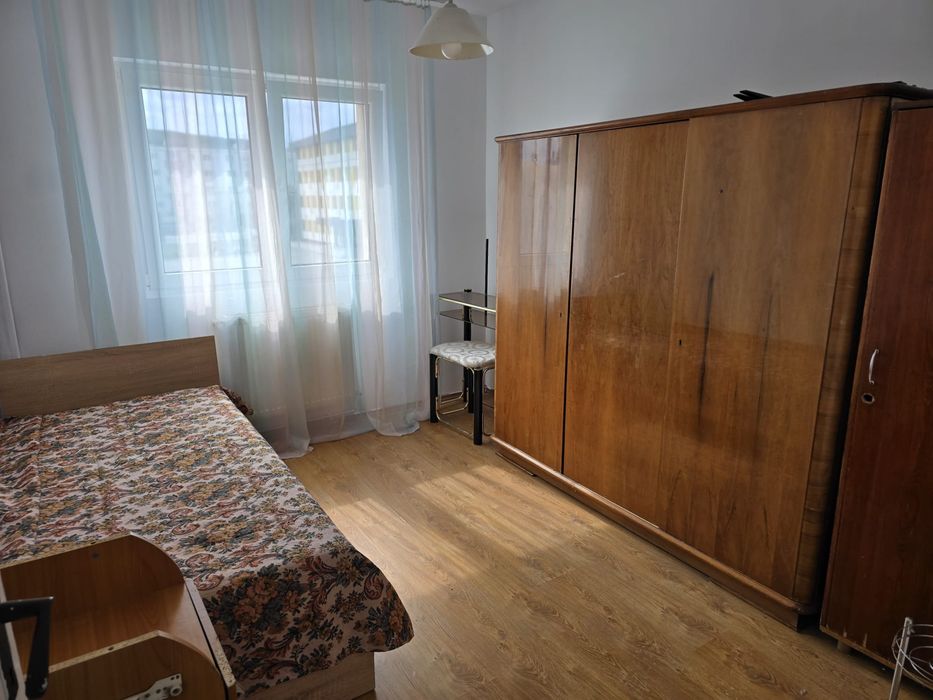 Inchiriez ap 3 camere