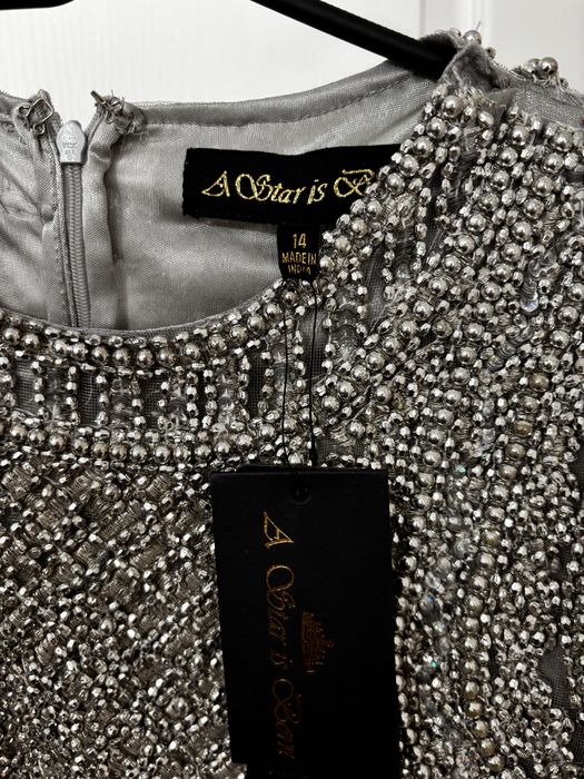 Рокля с камъчета