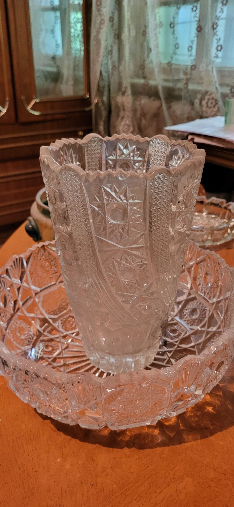 Вазы хрустальные , бутылки,  графины и прочее