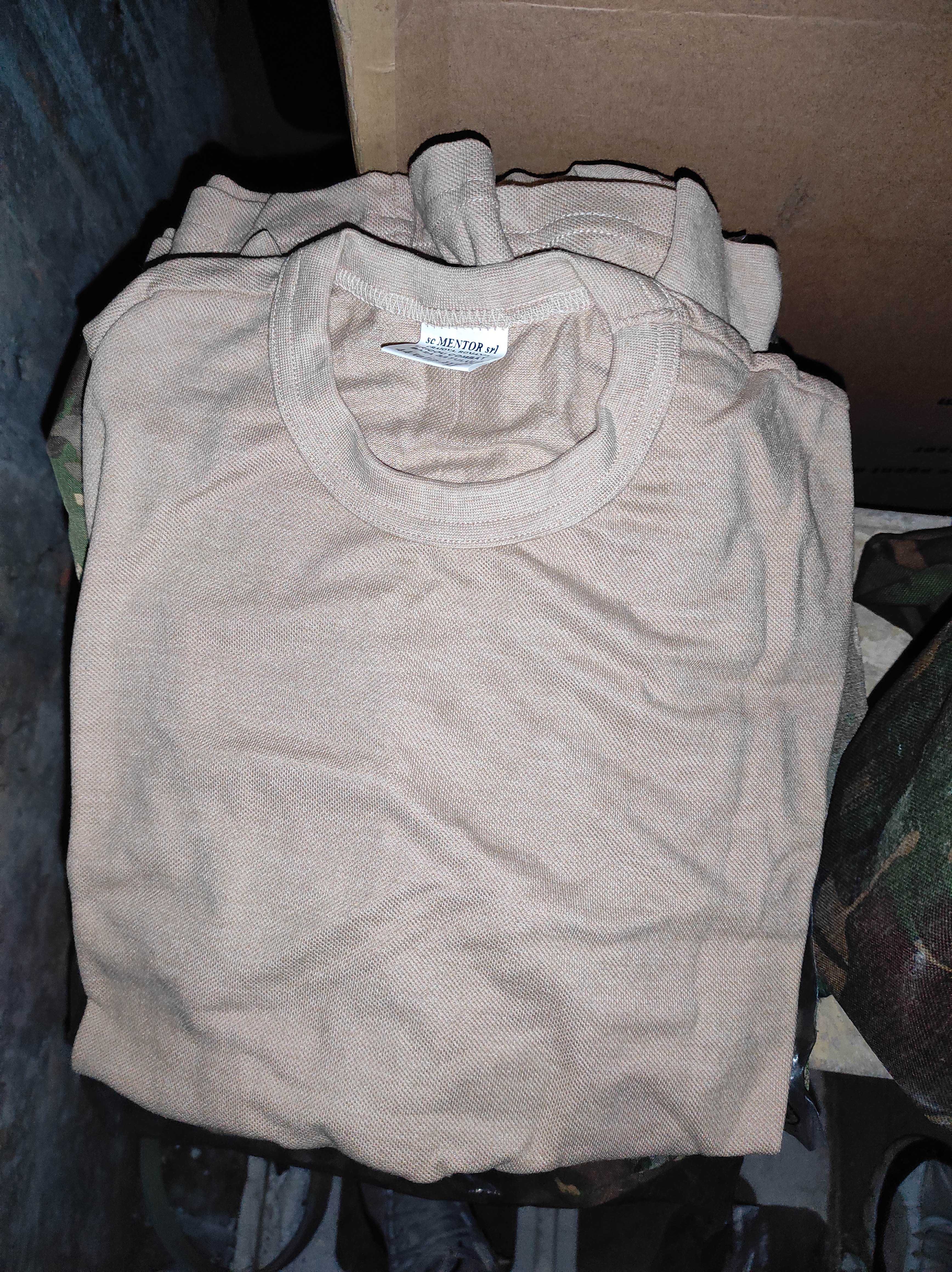 Vând tricouri uniformă militară
