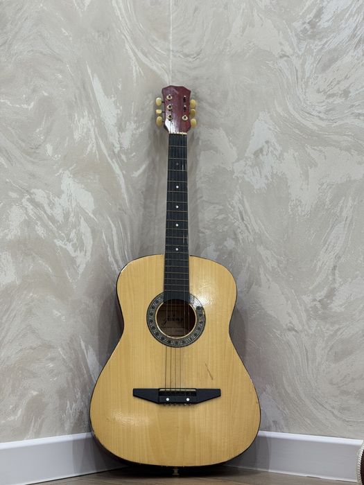 Продам гитару акустическая