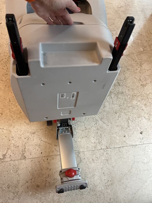 Столче за кола подходящо за новородено и до 18кг дете