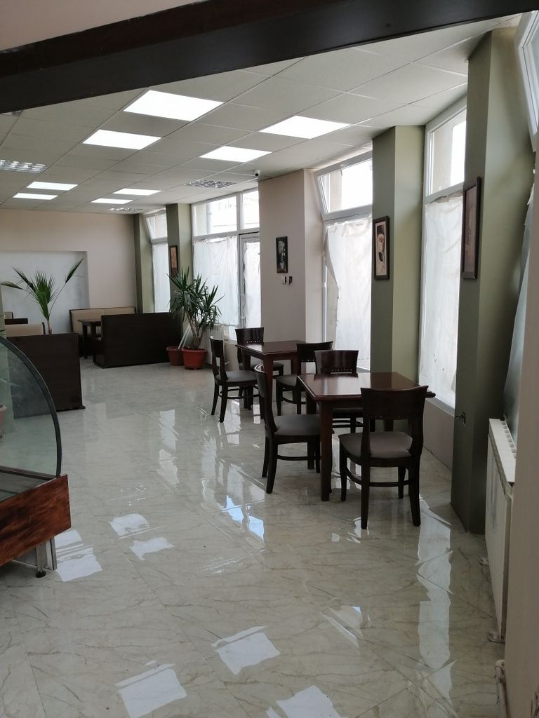 Дава се под наем Заведение в Елин Пелин - 120 кв.м за 50999999.49 € - Снимка #2