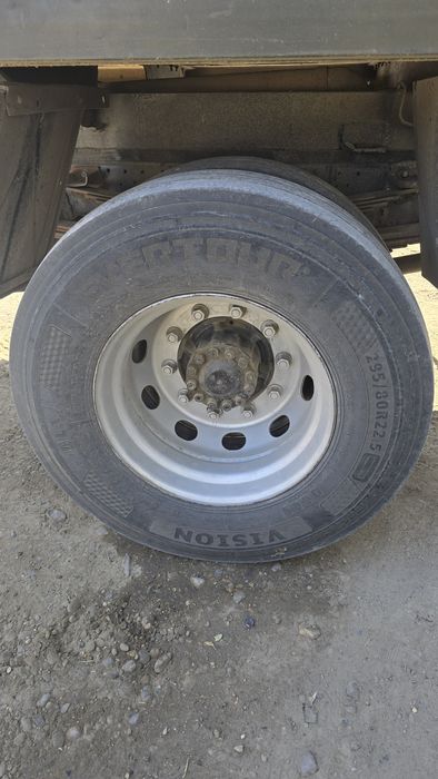 Зил - 131 сотилади.