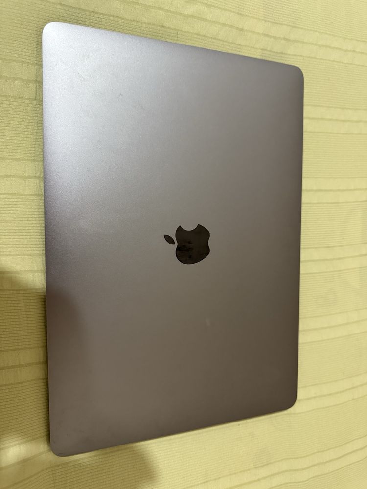 Macbook air 13inch ml 8/256gb почти янги