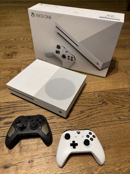 Xbox one + 2 controller