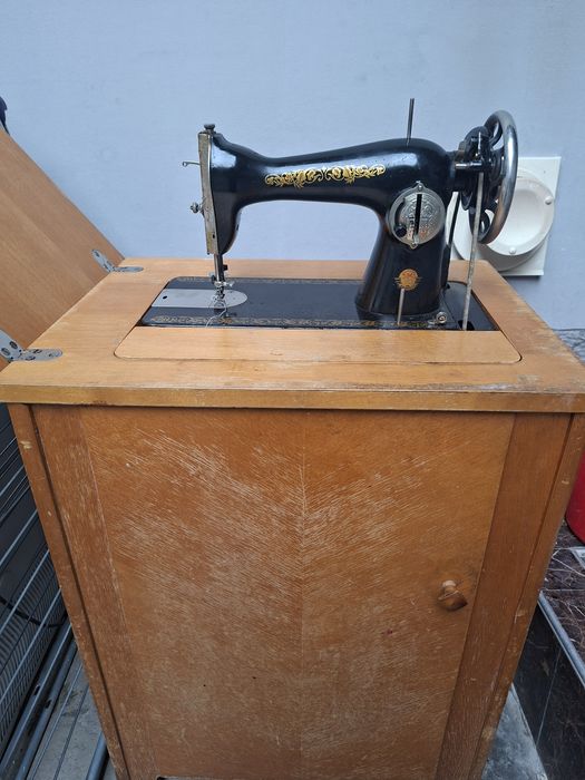 Продаю швейную машинку СССР