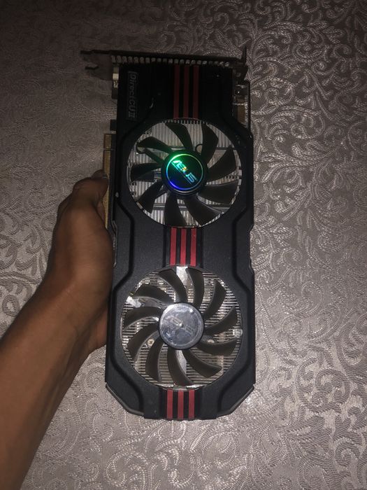 GTX 560 TI 256 bit 1 gb