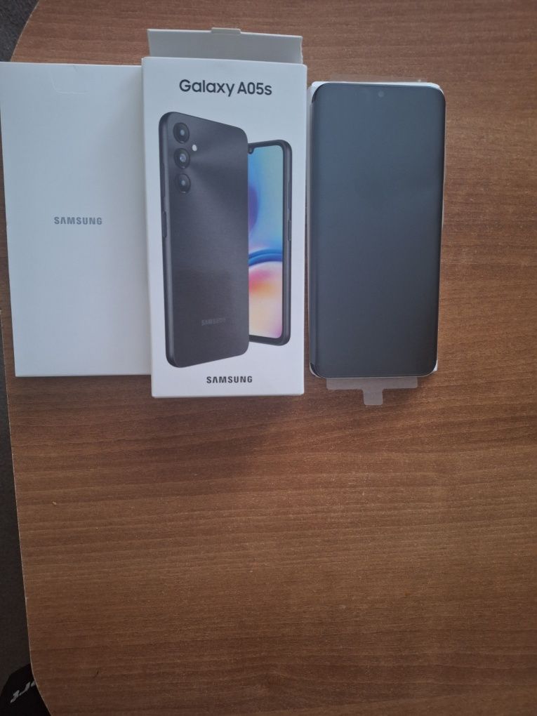 Чисто нов телефон Samsung