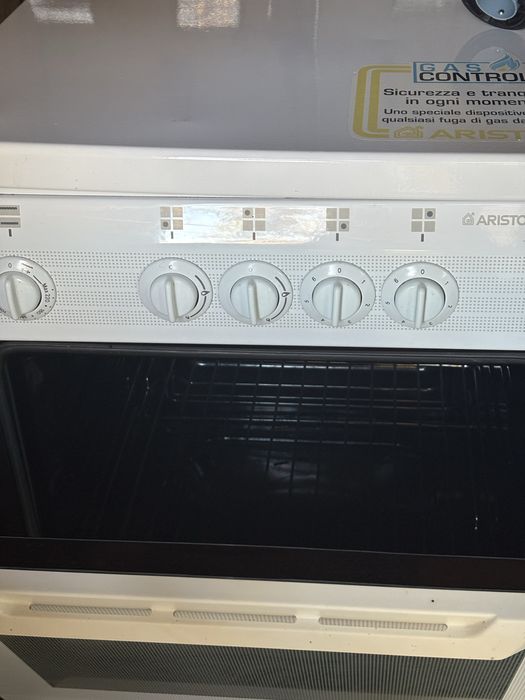 Комбинирана готварска печка Ariston G 522 + пълна газова бутилка