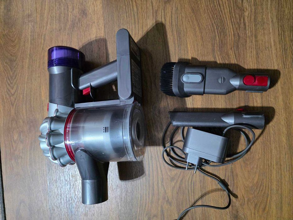 Безжична прахосмукачка Dyson V8