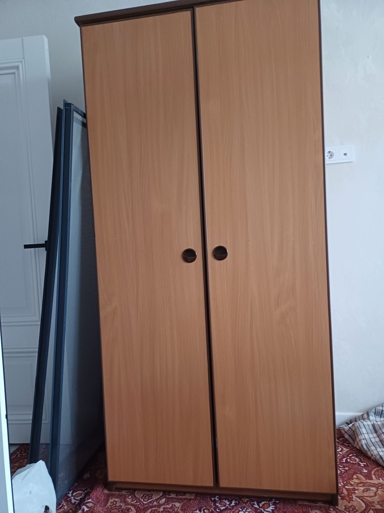 Продаю шкаф деревянный