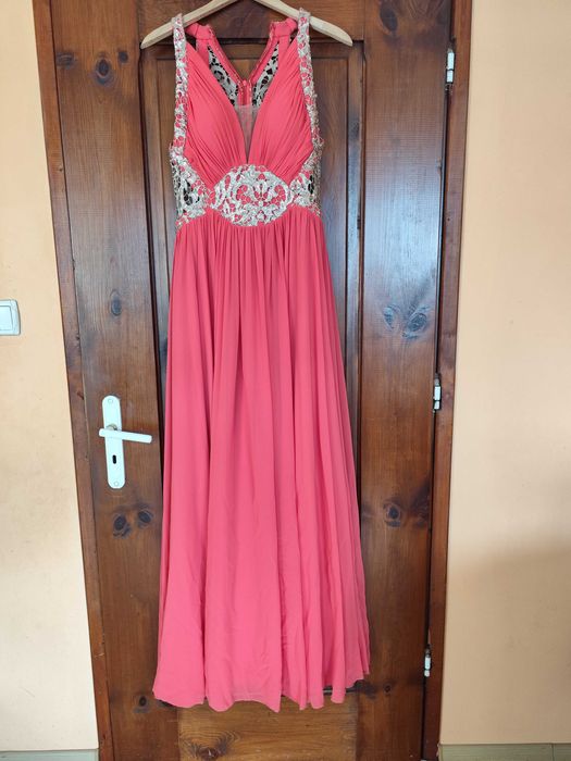 Чисто нова официална рокля