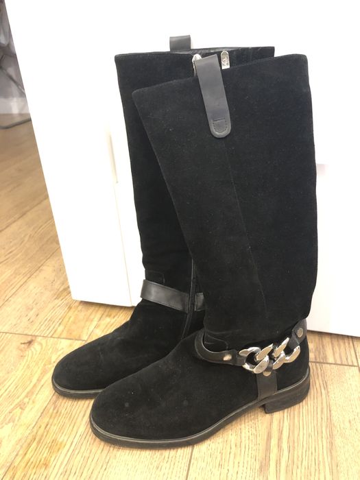 Продам зимние замшевые сапоги 39 размер