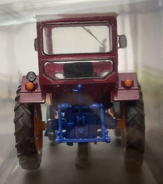 Machetă Tractor UTB-650